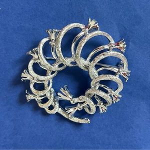 Lisner vintage brooch tassel silver tone jewelry EUC